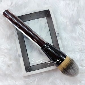 Kevyn aucoin foundation brush